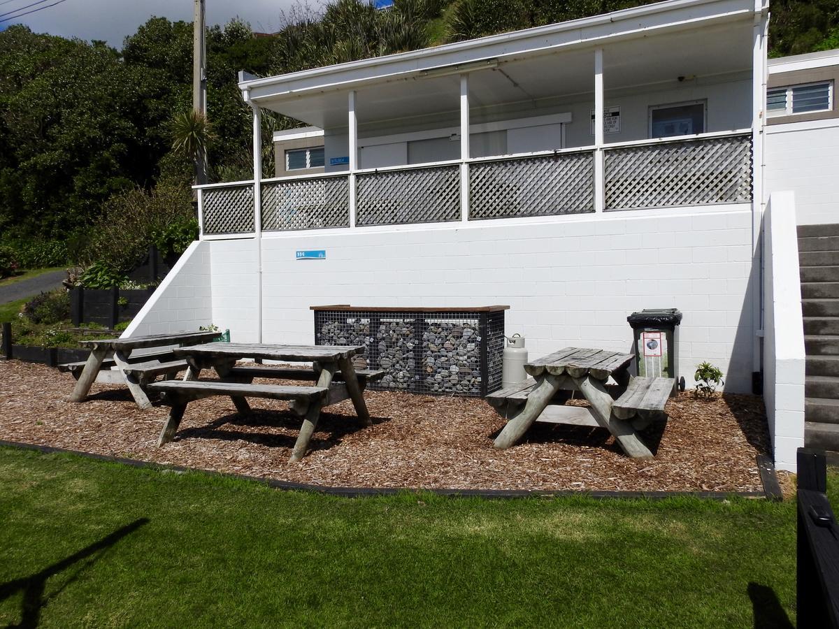 Oakura Beach Holiday Park Extérieur photo