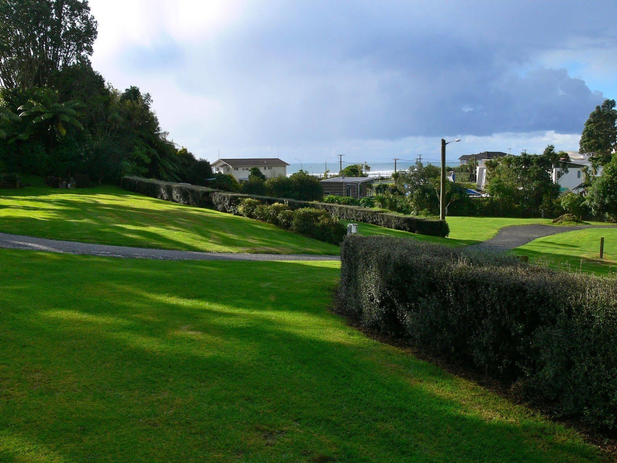 Oakura Beach Holiday Park Extérieur photo